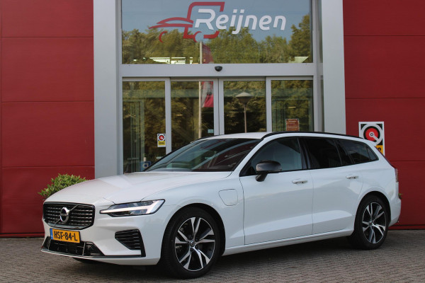 Volvo V60 2.0 T6 340PK RECHARGE AWD R-DESIGN **NIEUWSTAAT!** | ELEKTRISCH BEDIENBARE VOORSTOELEN MET GEHEUGEN OP BESTUURDERSSTOEL | 18" 5-Y SPAAKS MATT BLACK / DIAMOND CUT R-DESIGN WIELEN | HIGH PERFORMANCE SOUND HARMAN KARDON | ADAPTIVE CRUISE CONTROL | ACHTERUITRIJ CAMERA | GETINTE RUITEN | PARKEERSENSOREN VOOR EN ACHTER | STOEL/STUUR VERWARMING | BEKLEDING R-DESIGN NAPPA LEDER / TEXTIEL CHARCOAL IN COMBINATIE MET SPORTSTOELEN | KEYLESS ENTRY/START | ELEKTRISCH BEDIENBARE ACHTERKLEP |