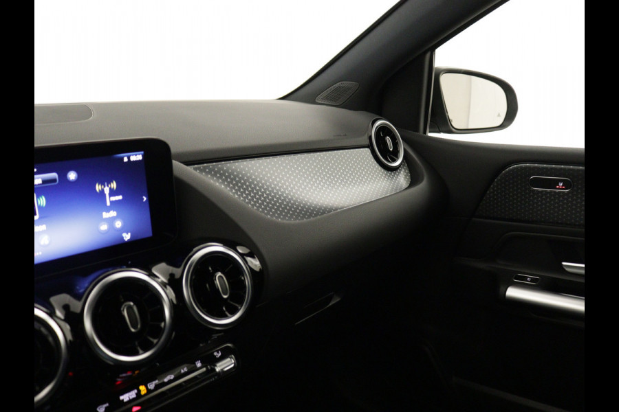 Mercedes-Benz B-Klasse 250 e Business Line | Zitcomfortpakket | Warmtewerend, donkergetint glas achter | USB-pakket plus | EASY PACK achterklep | Dodehoekassistent | Verwarmde stoelen vooraan |
