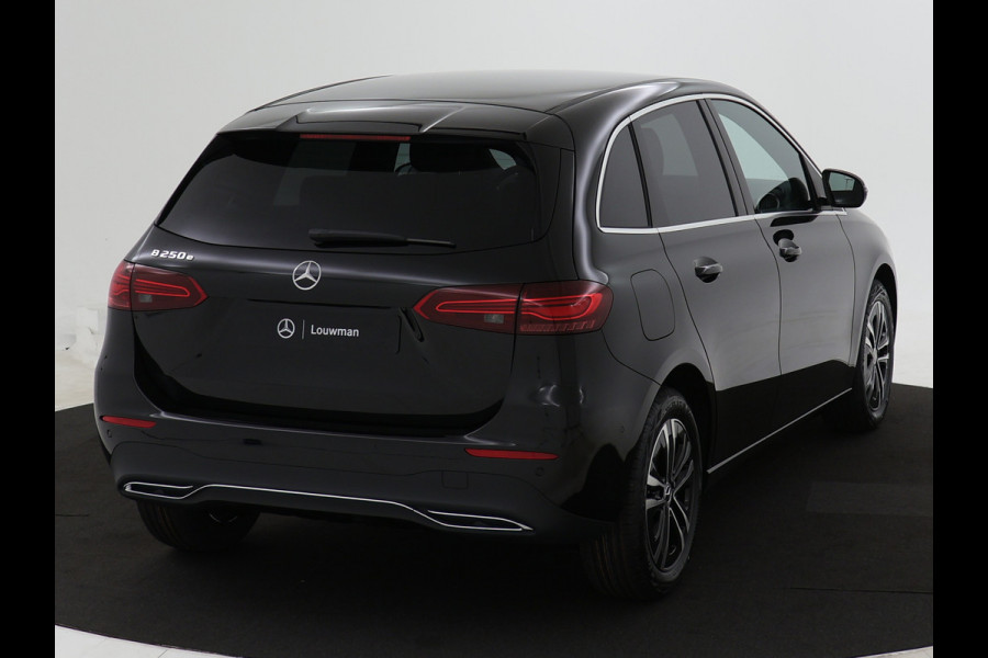 Mercedes-Benz B-Klasse 250 e Business Line | Zitcomfortpakket | Warmtewerend, donkergetint glas achter | USB-pakket plus | EASY PACK achterklep | Dodehoekassistent | Verwarmde stoelen vooraan |