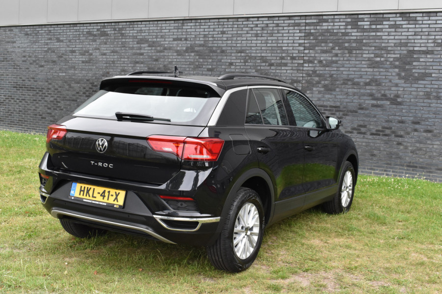 Volkswagen T-Roc 1.5 TSI Style Business Trekhaak Navi Carplay stoel/stuur verwarming el-achterklep