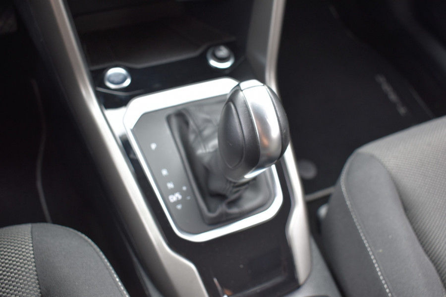 Volkswagen T-Roc 1.5 TSI Style Business Trekhaak Navi Carplay stoel/stuur verwarming el-achterklep