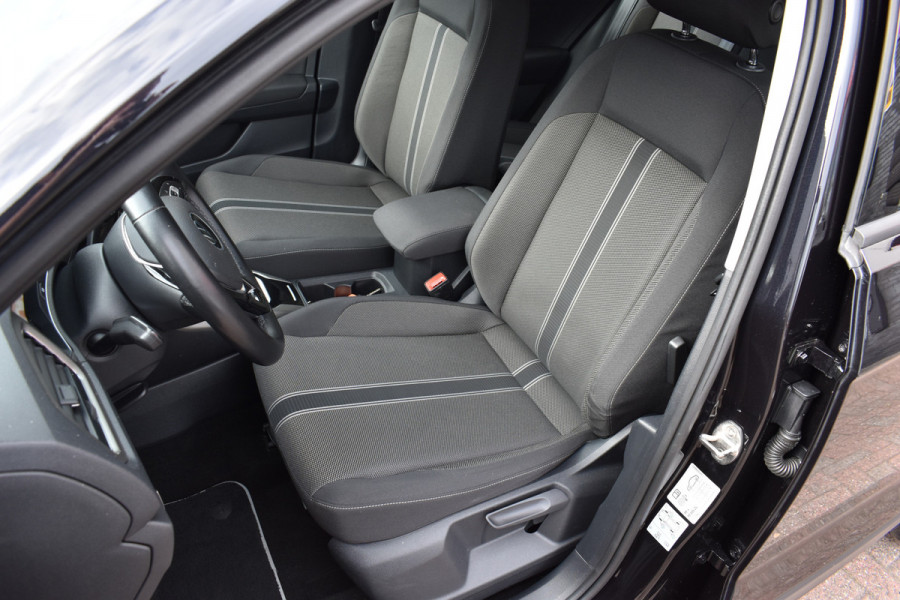 Volkswagen T-Roc 1.5 TSI Style Business Trekhaak Navi Carplay stoel/stuur verwarming el-achterklep
