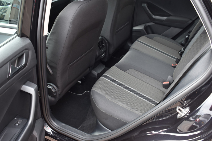 Volkswagen T-Roc 1.5 TSI Style Business Trekhaak Navi Carplay stoel/stuur verwarming el-achterklep
