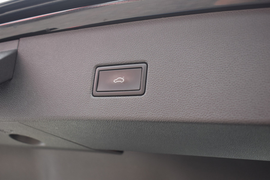 Volkswagen T-Roc 1.5 TSI Style Business Trekhaak Navi Carplay stoel/stuur verwarming el-achterklep
