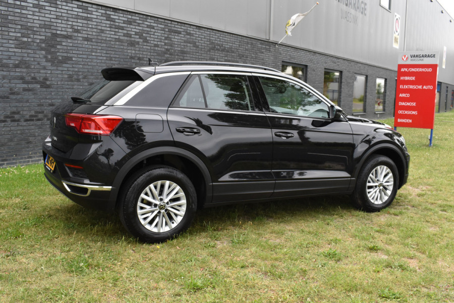 Volkswagen T-Roc 1.5 TSI Style Business Trekhaak Navi Carplay stoel/stuur verwarming el-achterklep