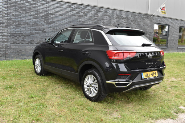 Volkswagen T-Roc 1.5 TSI Style Business Trekhaak Navi Carplay stoel/stuur verwarming el-achterklep