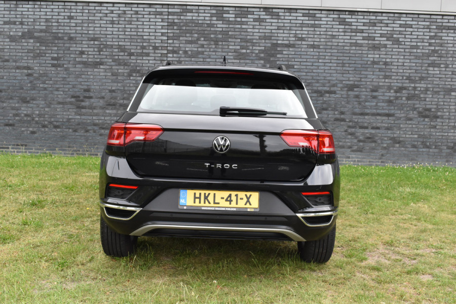 Volkswagen T-Roc 1.5 TSI Style Business Trekhaak Navi Carplay stoel/stuur verwarming el-achterklep