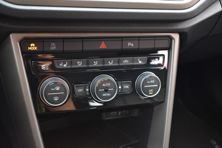 Volkswagen T-Roc 1.5 TSI Style Business Trekhaak Navi Carplay stoel/stuur verwarming el-achterklep