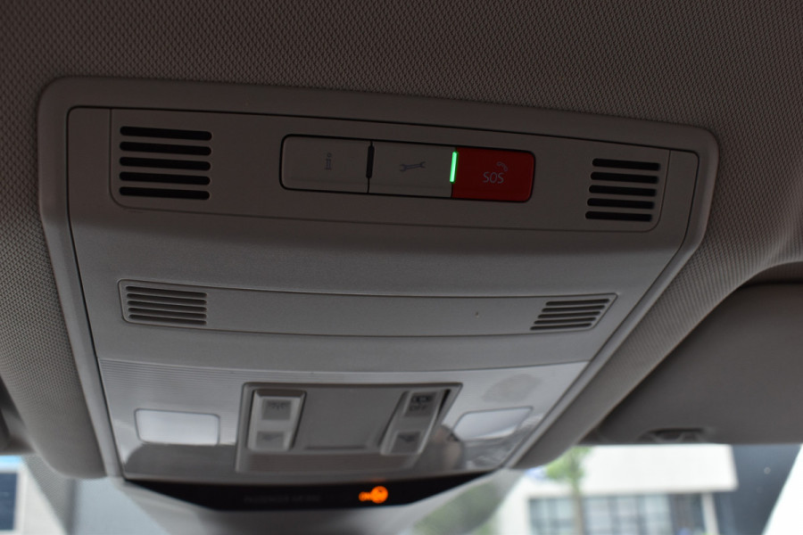 Volkswagen T-Roc 1.5 TSI Style Business Trekhaak Navi Carplay stoel/stuur verwarming el-achterklep