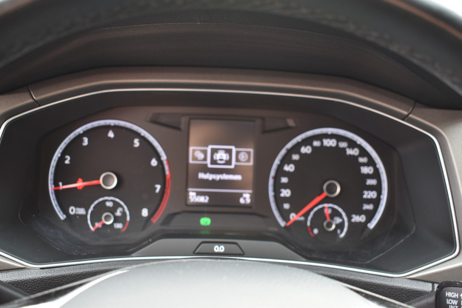 Volkswagen T-Roc 1.5 TSI Style Business Trekhaak Navi Carplay stoel/stuur verwarming el-achterklep