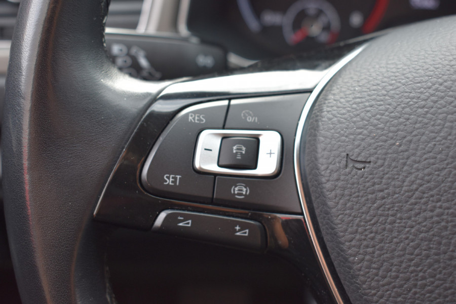 Volkswagen T-Roc 1.5 TSI Style Business Trekhaak Navi Carplay stoel/stuur verwarming el-achterklep