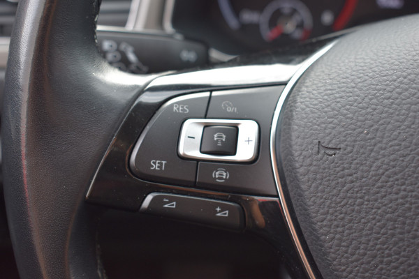 Volkswagen T-Roc 1.5 TSI Style Business Trekhaak Navi Carplay stoel/stuur verwarming el-achterklep