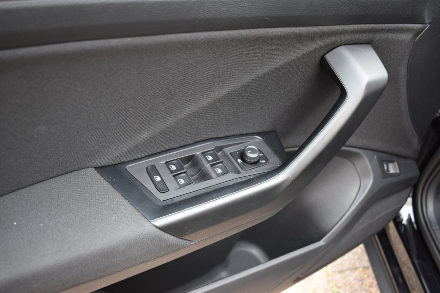 Volkswagen T-Roc 1.5 TSI Style Business Trekhaak Navi Carplay stoel/stuur verwarming el-achterklep