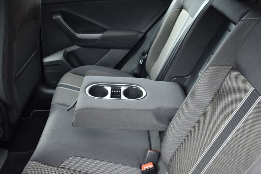 Volkswagen T-Roc 1.5 TSI Style Business Trekhaak Navi Carplay stoel/stuur verwarming el-achterklep
