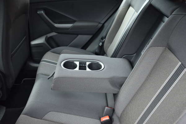 Volkswagen T-Roc 1.5 TSI Style Business Trekhaak Navi Carplay stoel/stuur verwarming el-achterklep