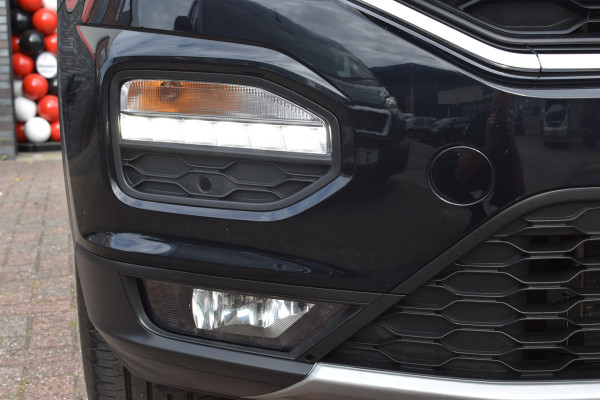 Volkswagen T-Roc 1.5 TSI Style Business Trekhaak Navi Carplay stoel/stuur verwarming el-achterklep