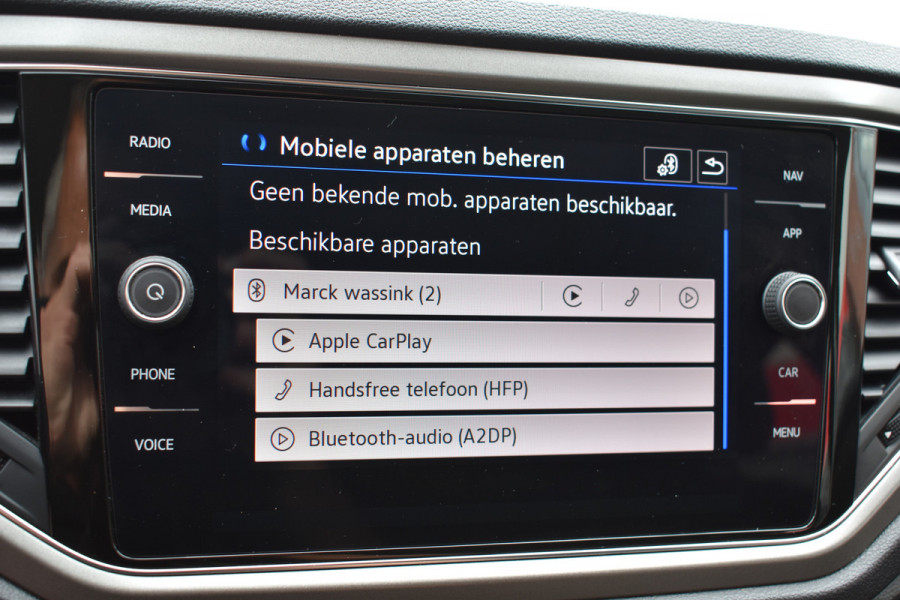 Volkswagen T-Roc 1.5 TSI Style Business Trekhaak Navi Carplay stoel/stuur verwarming el-achterklep