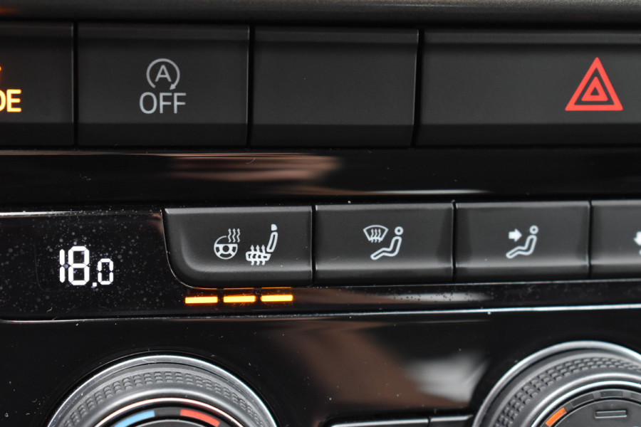 Volkswagen T-Roc 1.5 TSI Style Business Trekhaak Navi Carplay stoel/stuur verwarming el-achterklep