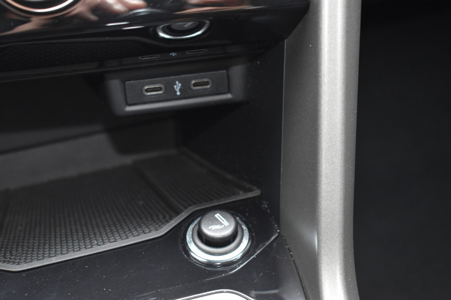 Volkswagen T-Roc 1.5 TSI Style Business Trekhaak Navi Carplay stoel/stuur verwarming el-achterklep