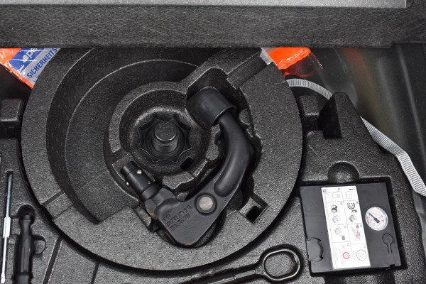 Volkswagen T-Roc 1.5 TSI Style Business Trekhaak Navi Carplay stoel/stuur verwarming el-achterklep