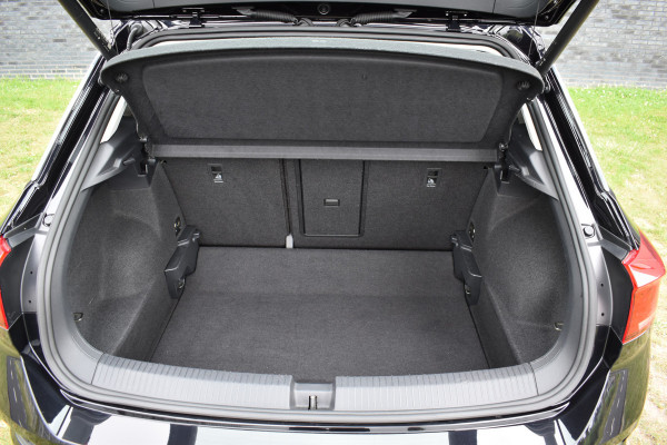 Volkswagen T-Roc 1.5 TSI Style Business Trekhaak Navi Carplay stoel/stuur verwarming el-achterklep