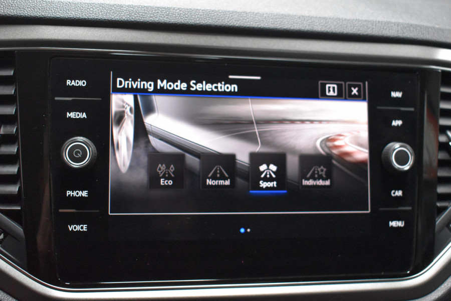 Volkswagen T-Roc 1.5 TSI Style Business Trekhaak Navi Carplay stoel/stuur verwarming el-achterklep
