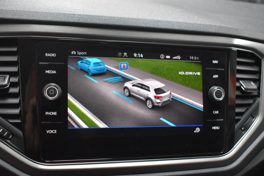 Volkswagen T-Roc 1.5 TSI Style Business Trekhaak Navi Carplay stoel/stuur verwarming el-achterklep