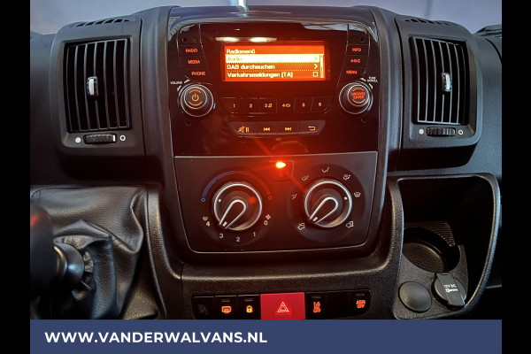 Peugeot Boxer 2.0 BlueHDI 141pk Bakwagen Laadklep Euro6 Airco | Camera | Cruisecontrol | Chauffeursstoel Bijrijdersbank