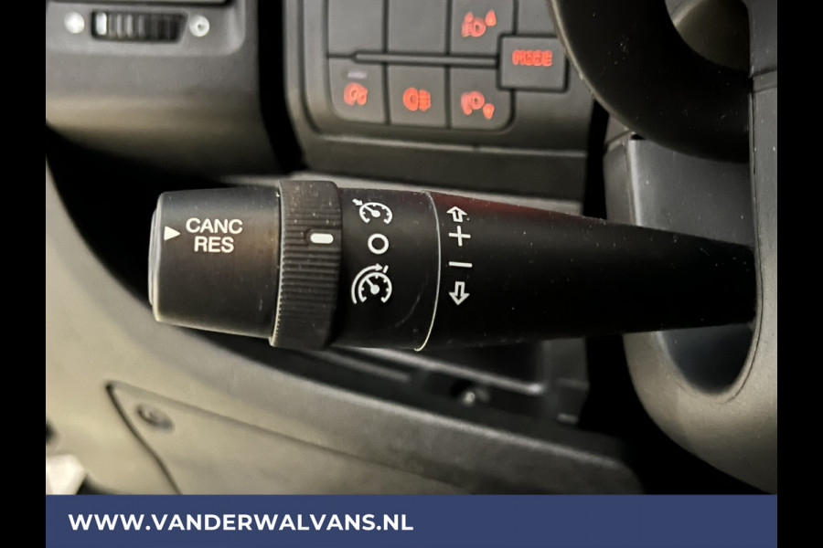 Peugeot Boxer 2.0 BlueHDI 141pk Bakwagen Laadklep Euro6 Airco | Camera | Cruisecontrol | Chauffeursstoel Bijrijdersbank