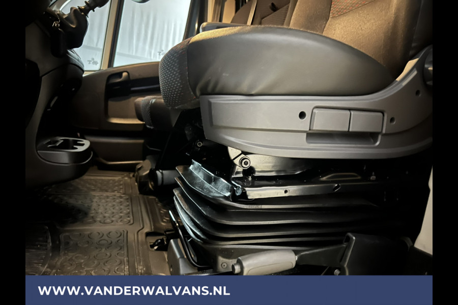 Peugeot Boxer 2.0 BlueHDI 141pk Bakwagen Laadklep Euro6 Airco | Camera | Cruisecontrol | Chauffeursstoel Bijrijdersbank