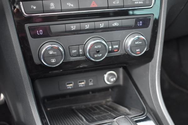 Seat Ateca 1.5 TSI FR | PANORAMADAK | VIRTUAL COCKPIT | DEALER ONDERHOUDEN | BEATS AUDIO | STOELVERWARMING | NAP