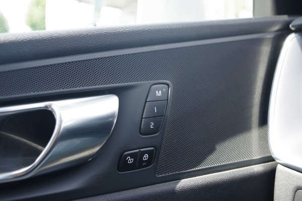 Volvo XC60 2.0 Recharge T6 AWD 340 PK Inscription PHEV, Panoramadak, Elek. Trekhaak, Winterpakket, Head-Up