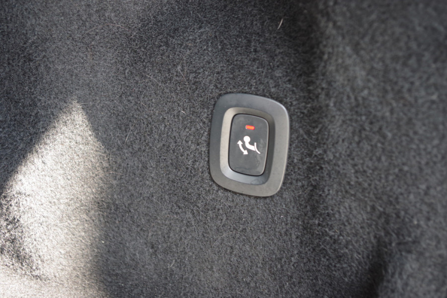 Volvo XC60 2.0 Recharge T6 AWD 340 PK Inscription PHEV, Panoramadak, Elek. Trekhaak, Winterpakket, Head-Up