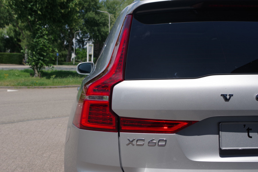 Volvo XC60 2.0 Recharge T6 AWD 340 PK Inscription PHEV, Panoramadak, Elek. Trekhaak, Winterpakket, Head-Up