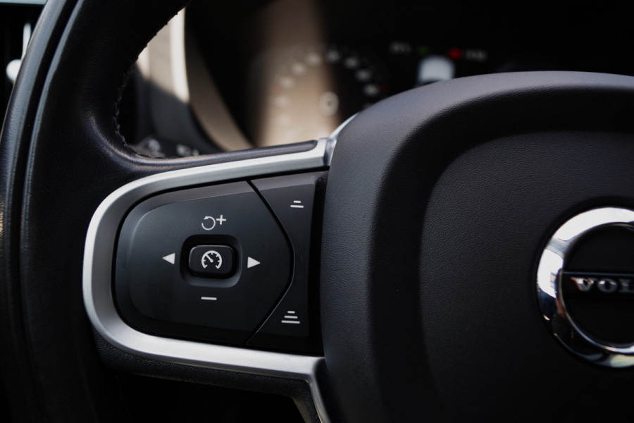 Volvo XC60 2.0 Recharge T6 AWD 340 PK Inscription PHEV, Panoramadak, Elek. Trekhaak, Winterpakket, Head-Up
