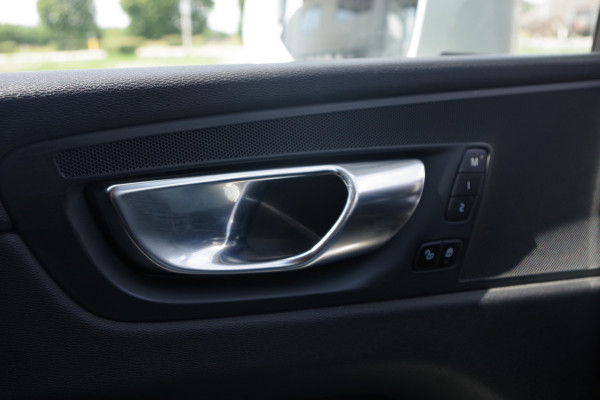 Volvo XC60 2.0 Recharge T6 AWD 340 PK Inscription PHEV, Panoramadak, Elek. Trekhaak, Winterpakket, Head-Up