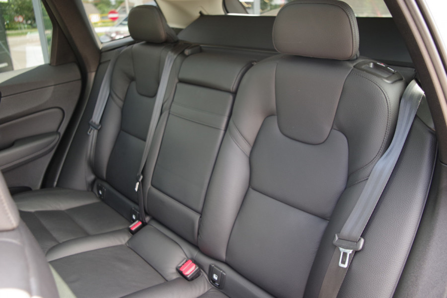 Volvo XC60 2.0 Recharge T6 AWD 340 PK Inscription PHEV, Panoramadak, Elek. Trekhaak, Winterpakket, Head-Up