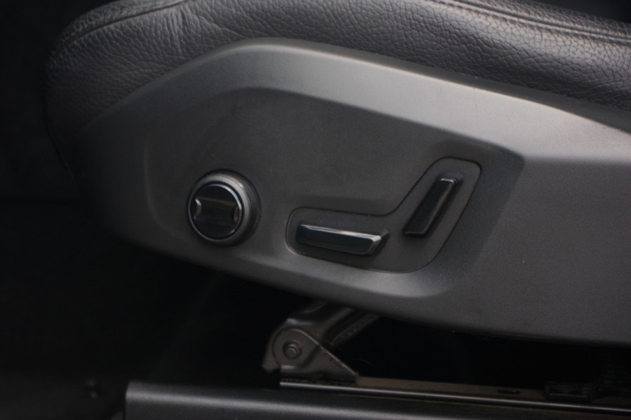 Volvo XC60 2.0 Recharge T6 AWD 340 PK Inscription PHEV, Panoramadak, Elek. Trekhaak, Winterpakket, Head-Up