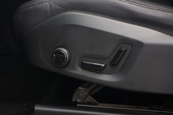Volvo XC60 2.0 Recharge T6 AWD 340 PK Inscription PHEV, Panoramadak, Elek. Trekhaak, Winterpakket, Head-Up