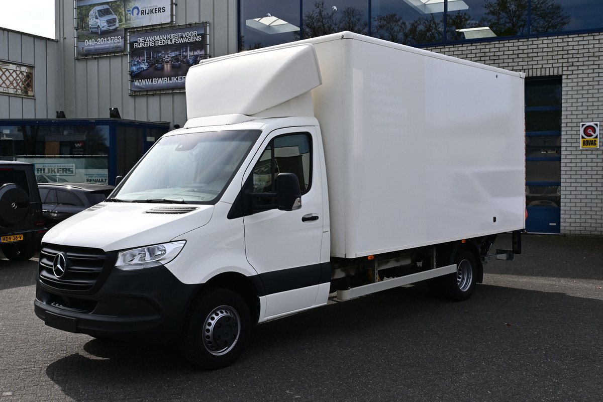 Mercedes-Benz Sprinter 514 CDI Bakwagen met NIEUWE laadklep Airco, MBUX, Geveerde stoel, Stoelverwarming Nieuwe Laadklep 1000kg 180cm Plateau