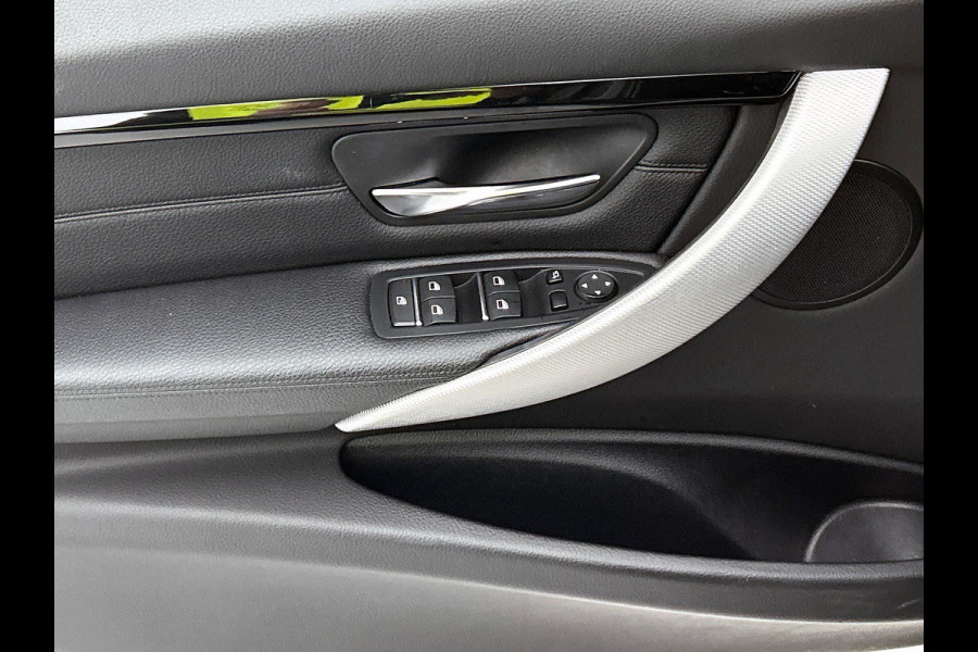 BMW 3 Serie Touring 318i M Sport Corporate Lease Automaat (GROOT-NAVIGATIE, STOELVERWARMING, LED, 1e EIGENAAR, GOED ONDERHOUDEN)