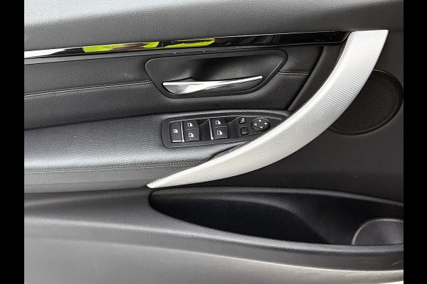 BMW 3 Serie Touring 318i M Sport Corporate Lease Automaat (GROOT-NAVIGATIE, STOELVERWARMING, LED, 1e EIGENAAR, GOED ONDERHOUDEN)