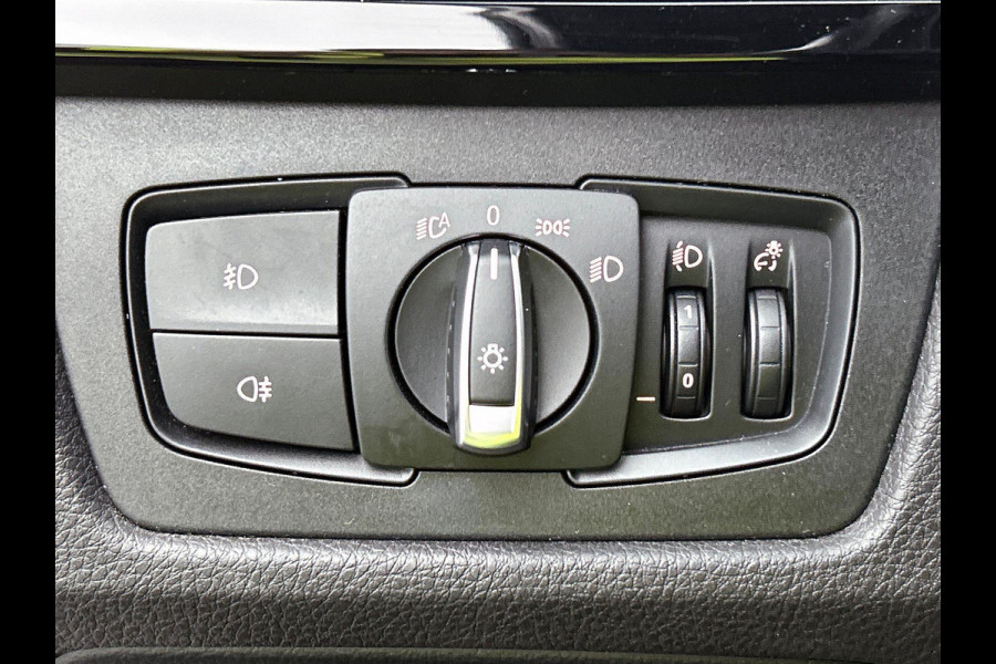 BMW 3 Serie Touring 318i M Sport Corporate Lease Automaat (GROOT-NAVIGATIE, STOELVERWARMING, LED, 1e EIGENAAR, GOED ONDERHOUDEN)