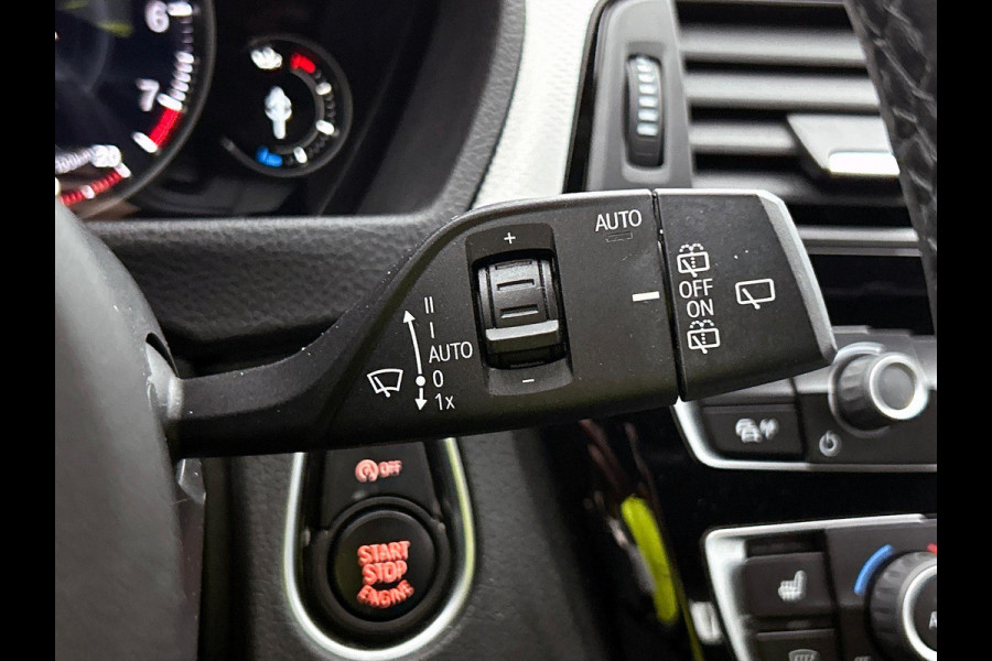 BMW 3 Serie Touring 318i M Sport Corporate Lease Automaat (GROOT-NAVIGATIE, STOELVERWARMING, LED, 1e EIGENAAR, GOED ONDERHOUDEN)