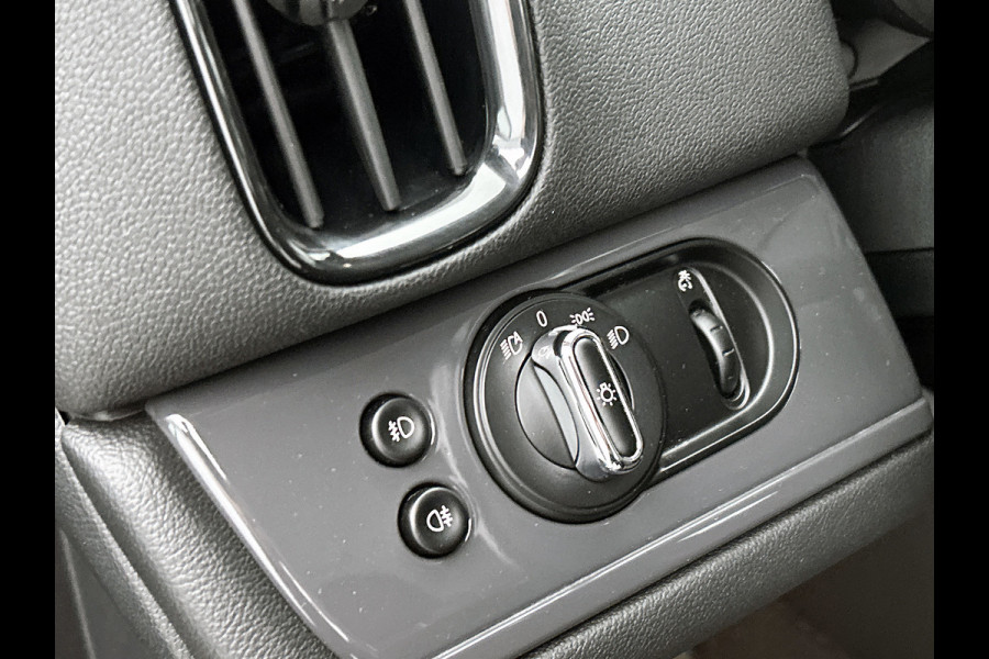 MINI Countryman 1.5 One Business Edition Automaat (GROOT-NAVIGATIE, STUURBEDIENING, PARKEERSENSOREN, DEALER ONDERHOUDEN)