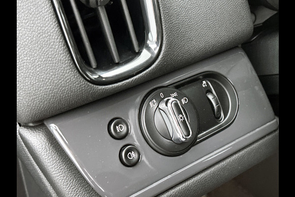 MINI Countryman 1.5 One Business Edition Automaat (GROOT-NAVIGATIE, STUURBEDIENING, PARKEERSENSOREN, DEALER ONDERHOUDEN)