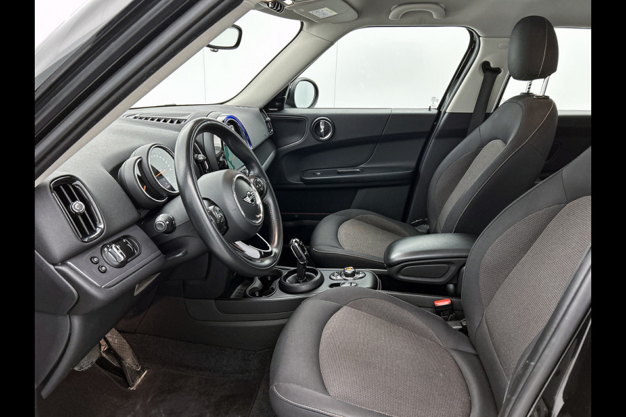 MINI Countryman 1.5 One Business Edition Automaat (GROOT-NAVIGATIE, STUURBEDIENING, PARKEERSENSOREN, DEALER ONDERHOUDEN)