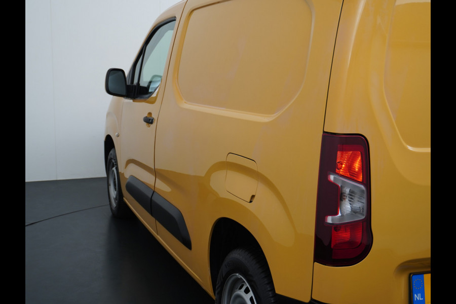 Opel Combo 1.5CDTI EURO6 9x Op voorraad! 3-Persoons Airco Cruise Control Bluetooth Elektr.ramen Elektr.spiegels+Verwarmd Centr.Vergr+ab. L1 Schuifdeur Betonplex vloer Lat om Lat betimmering