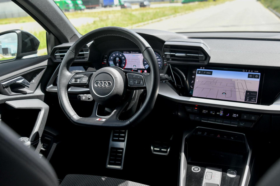 Audi A3 Sportback 40 TFSI e 3x S-Line. HUD, ACC, Matrix, Keyless!