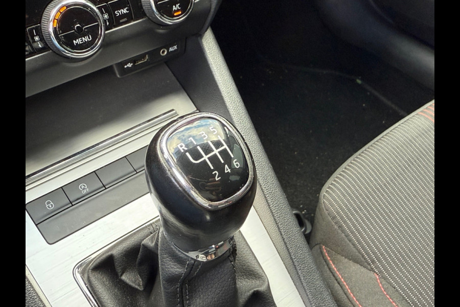 Škoda Octavia Combi BWJ 2017 | 1.0 TSI 116PK Ambition Bus | CLIMA | CRUISE | CARPLAY | NAVI | LICHTMETAAL | PDC |
